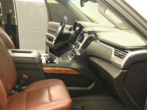 Used 2019 Chevrolet Suburban Premier w/ Premier Plus Edition image 18