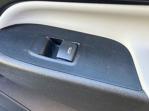 Used 2019 Chevrolet Equinox LS image 22