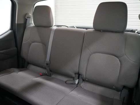 Used 2013 Nissan Frontier SV w/ SV Value Truck Pkg RWD image 10