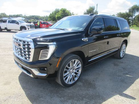 New 2026 GMC Yukon XL Denali w/ Denali Reserve Package AWD/4WD image 9