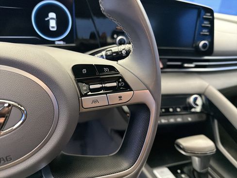 Used 2022 Hyundai Elantra SEL w/ Convenience + Premium Package image 17