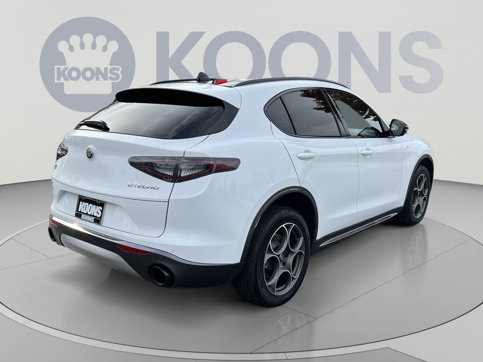 Used 2024 Alfa Romeo Stelvio Ti w/ Active Assist Plus Package AWD/4WD image 7