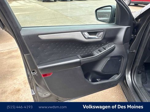 Used 2020 Ford Escape SE Sport image 23