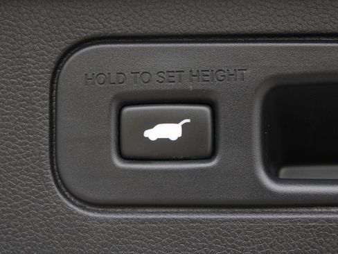 Used 2025 Honda Pilot TrailSport image 9