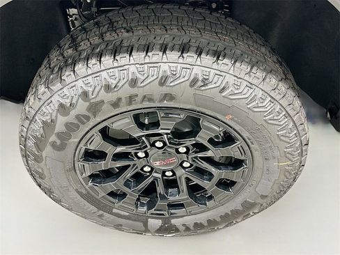 New 2026 GMC Canyon Elevation w/ Convenience Package image 32