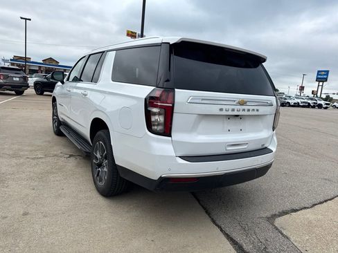 Used 2023 Chevrolet Suburban LT w/ Luxury Package RWD image 4