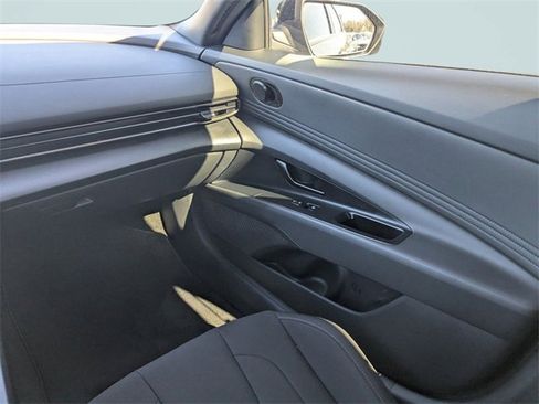 Used 2025 Hyundai Elantra Sport image 19