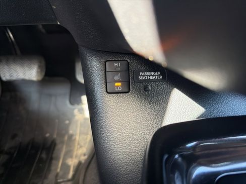 Used 2018 Toyota Prius Prime Premium image 35