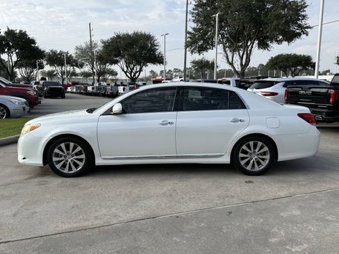 Used 2012 Toyota Avalon Limited image 8