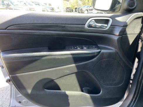 Used 2020 Jeep Grand Cherokee Altitude image 32