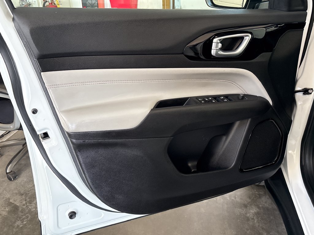 Used 2025 Jeep Compass Limited AWD/4WD image 14