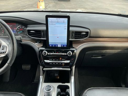 Used 2022 Ford Explorer Limited w/ Limited Technology Package image 20