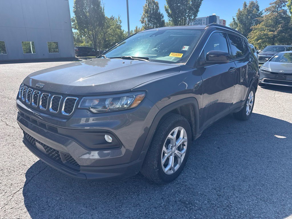 Used 2024 Jeep Compass Latitude AWD/4WD image 6