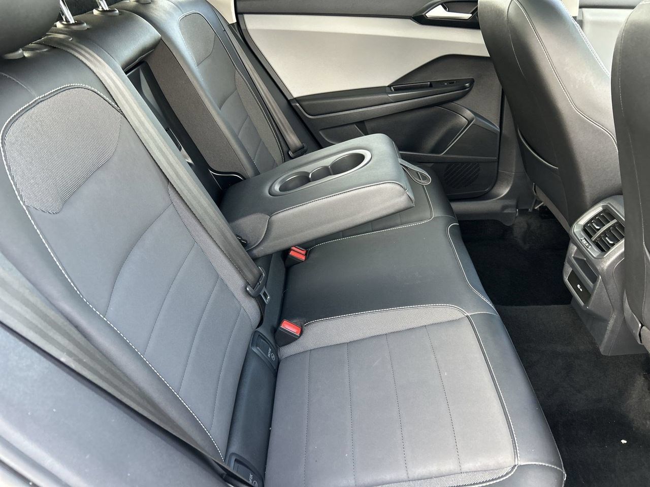 Used 2022 Volkswagen Taos SE w/ Panoramic Sunroof Package FWD image 10