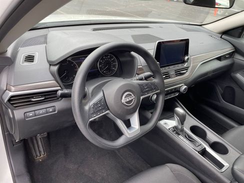 Used 2025 Nissan Altima 2.5 SV image 27