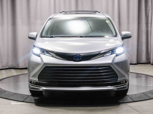 Used 2021 Toyota Sienna XLE FWD image 6