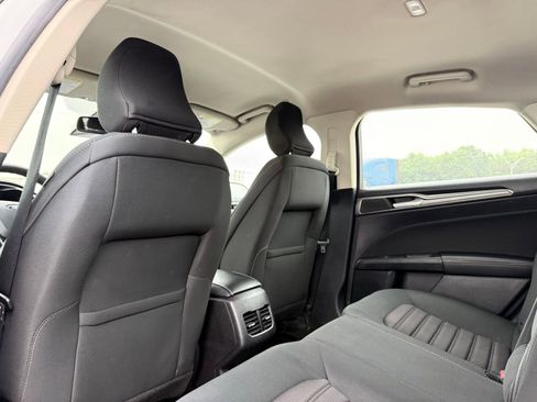 Used 2019 Ford Fusion SE FWD image 14