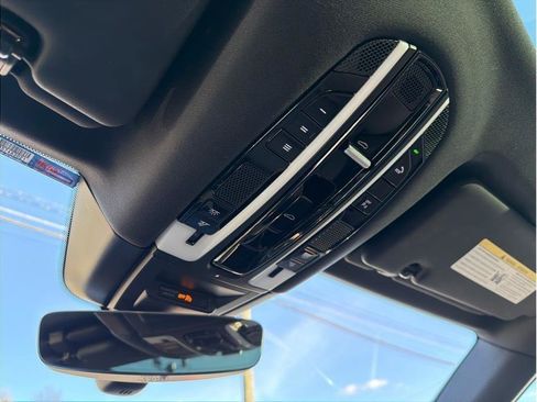 Used 2020 Porsche Cayenne S image 22