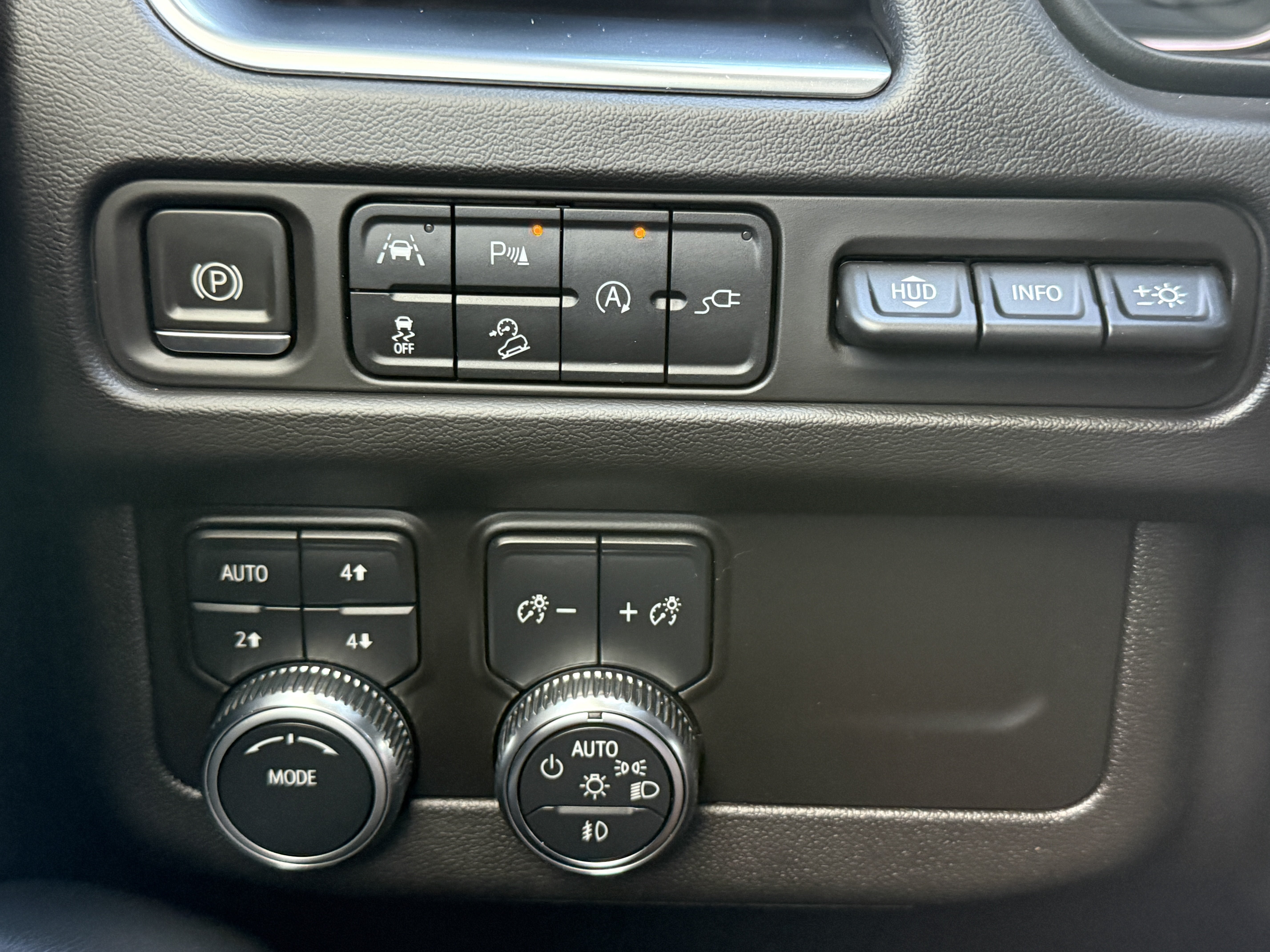 Used 2021 GMC Yukon AT4 w/ AT4 Premium Package AWD/4WD image 23