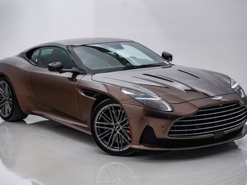 Used 2024 Aston Martin DB12 Coupe RWD image 3