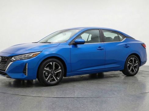 Used 2025 Nissan Sentra SV image 3