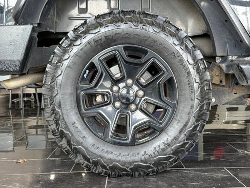 Used 2018 Jeep Wrangler Unlimited Sport image 23