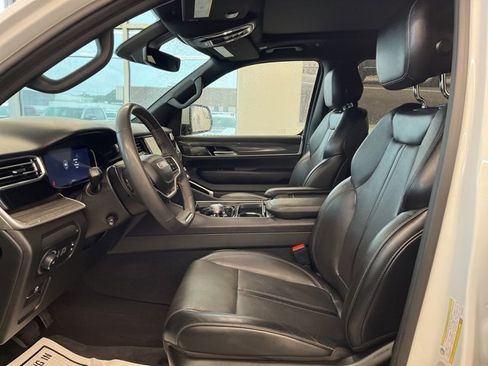 Used 2022 Jeep Wagoneer Series III w/ Premium Group I image 14