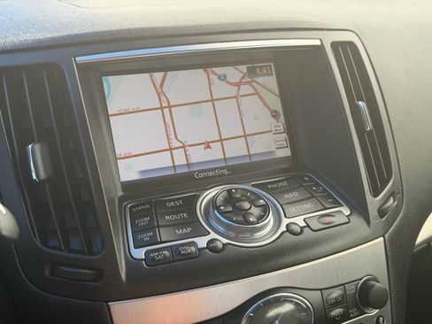 Used 2011 INFINITI G37 Journey w/ Premium Pkg image 12