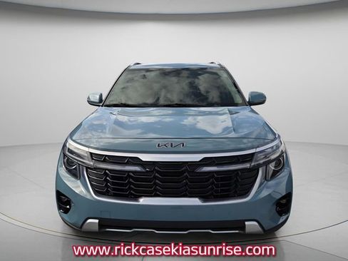 Used 2024 Kia Seltos EX FWD image 3