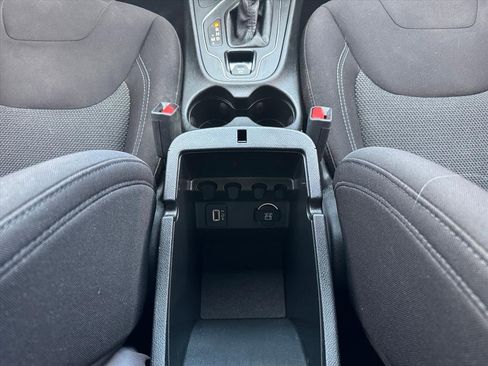 Used 2019 Jeep Cherokee Latitude w/ Cold Weather Group image 18