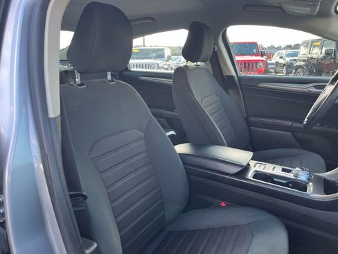 Used 2020 Ford Fusion SE image 28