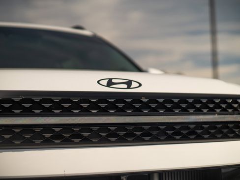 Used 2025 Hyundai Santa Fe Calligraphy w/ Tow & Go Package image 11