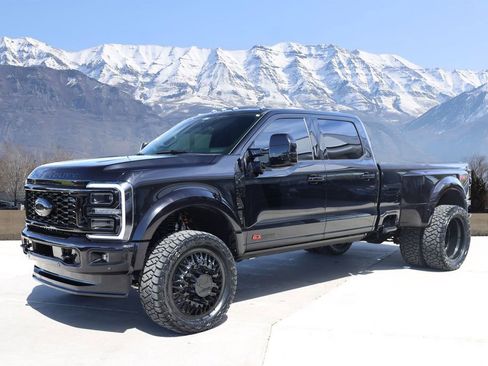 Used 2026 Ford F450 Platinum w/ FX4 Off-Road Package AWD/4WD image 2