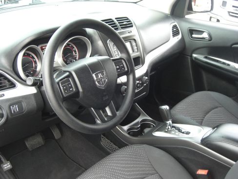 Used 2017 Dodge Journey SE w/ Flexible Seating Group image 7