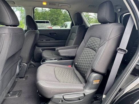 Used 2024 Nissan Pathfinder SV w/ SV Premium Package FWD image 20