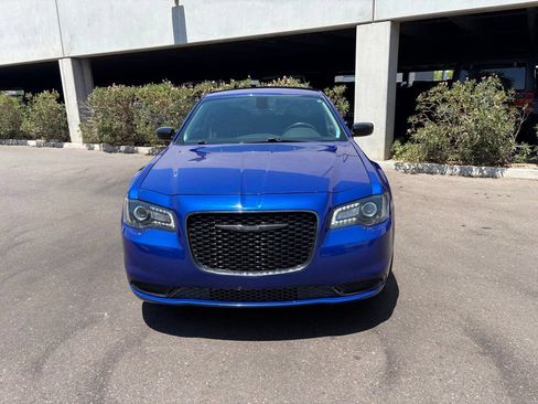 Used 2021 Chrysler 300 Touring w/ Sport Appearance Package RWD image 4