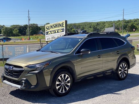 Used 2025 Subaru Outback Limited AWD/4WD image 2