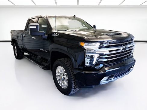 Used 2022 Chevrolet Silverado 2500 High Country w/ Z71 Off-Road Package image 3