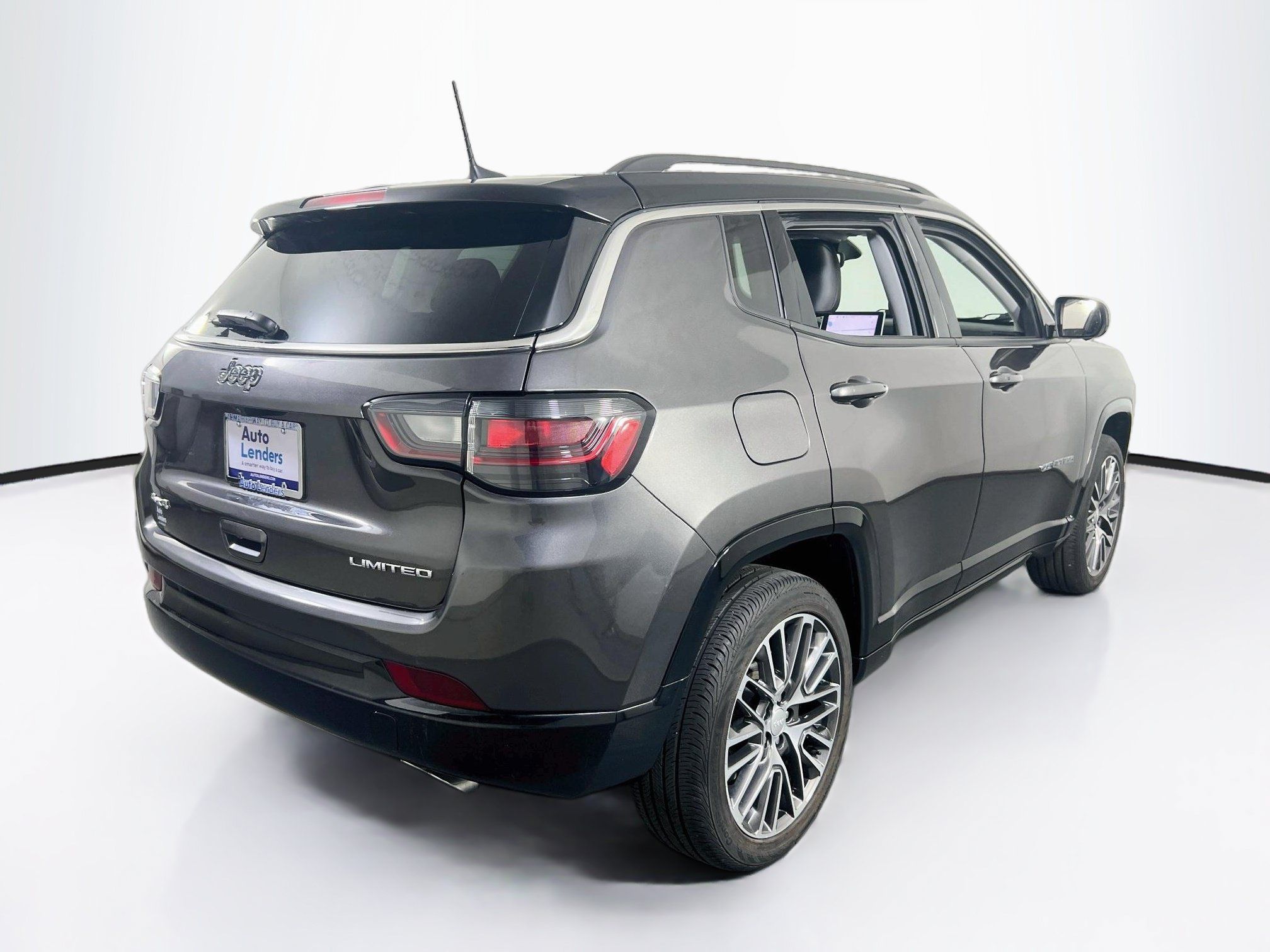 Used 2022 Jeep Compass Limited w/ Elite Group AWD/4WD image 5