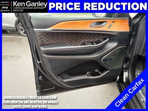 Used 2023 Jeep Grand Cherokee Summit AWD/4WD image 10