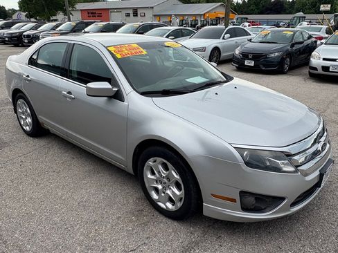 Used 2010 Ford Fusion SE image 1