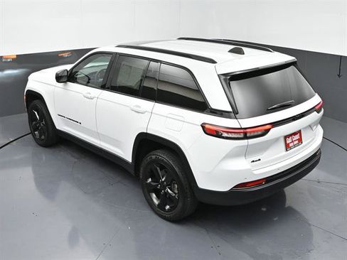 Used 2024 Jeep Grand Cherokee Altitude AWD/4WD image 39