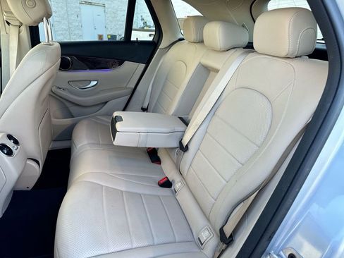 Used 2021 Mercedes-Benz GLC 300 w/ Premium Package image 22