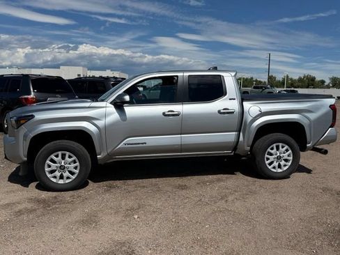 Used 2026 Toyota Tacoma SR5 AWD/4WD image 2