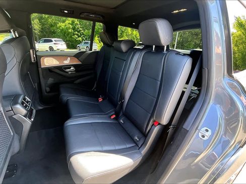 Used 2025 Mercedes-Benz GLS 450 4MATIC image 21