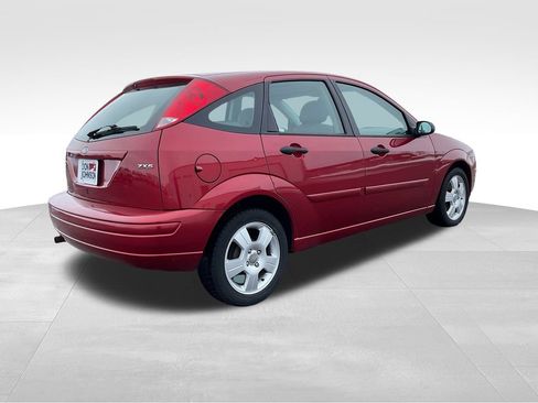 Used 2005 Ford Focus ZX5 Hatchback image 22