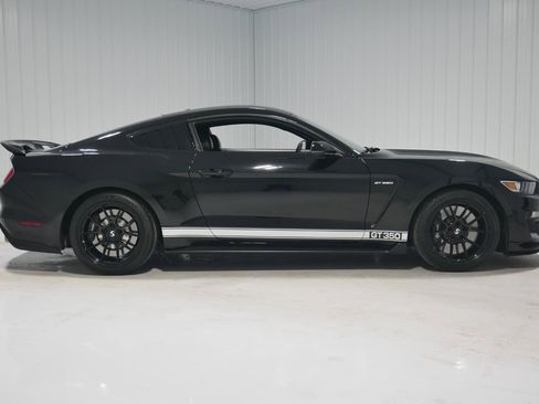 Certified 2020 Ford Mustang Shelby GT350 w/ Technology Package image 4