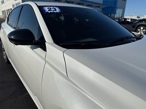Used 2023 Nissan Altima 2.0 SR image 12