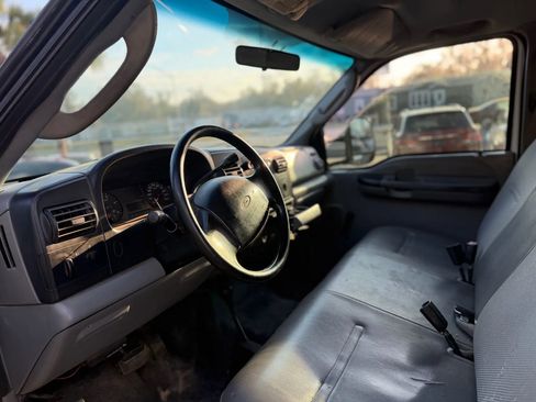 Used 2006 Ford F550 4x4 Crew Cab Super Duty image 9