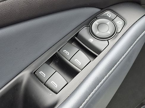 Used 2023 Buick Enclave Essence AWD/4WD image 15